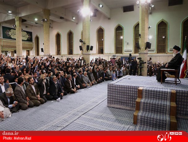 گزارش تصویری/دیدار جمعی از مداحان اهل بیت به‌مناسبت ولادت حضرت زهرا (س)