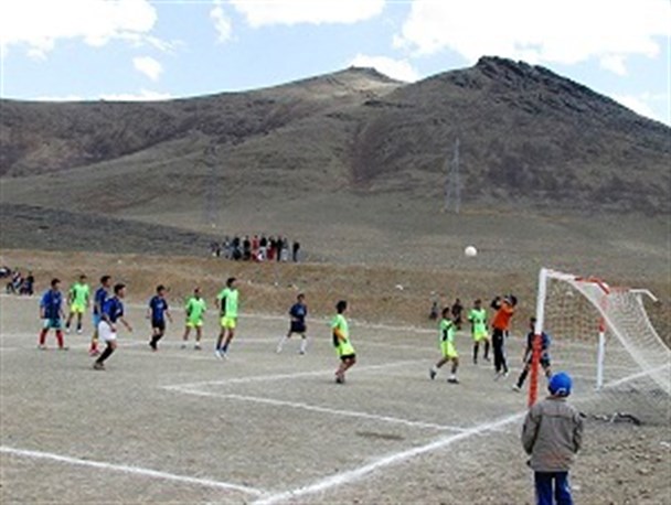 قهرمانی تیم شهدای روستای سواری در مسابقات فوتبال روستایی عشایری بخش سرفاریاب