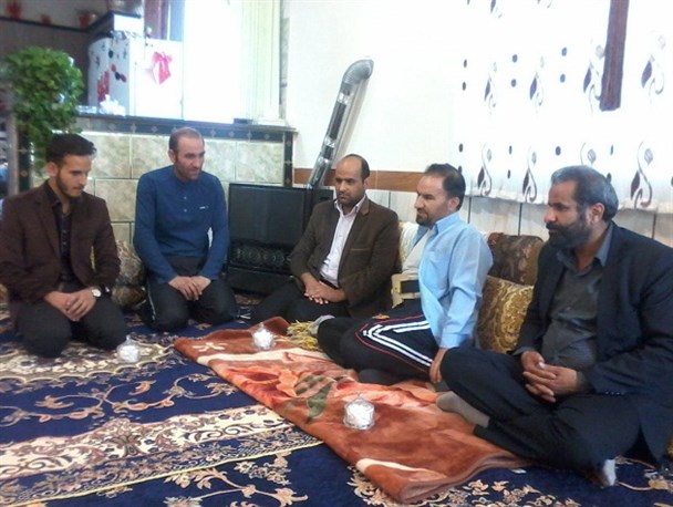 عیادت اصحاب رسانه شهرستان نهاوند از خبرنگار صداوسیما+ تصاویر