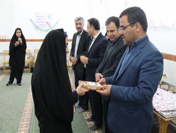 تقدیر از دانش آموزان برتر دبیرستان علی ابن ابیطالب اردکان +تصاویر