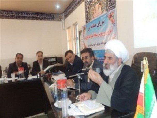 تاکید امام جمعه بادرود بر حضور دانش آموزان دبیرستانی در مراسم اعتکاف