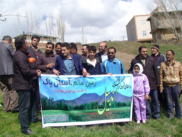 سه تن زباله از معابر روستای اندبیل جمع آوری شد/ تصاویر