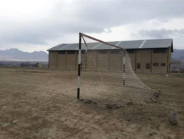 احداث زمین چمن خنداب؛ در گذر وعده های مسئولان/ وقتی ورزشکاران دست به جیب می شوند