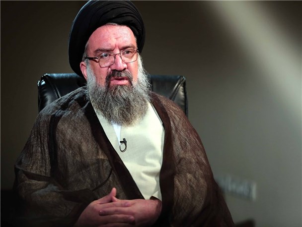 تأثیرگذاری بقاع متبرکه بیشتر از هر مکانی است/ باید استفاده لازم را از منبر به عنوان رسانه نمود