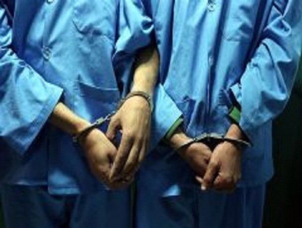 دستگیری سارقان مسلّح زن‌نما در اصفهان/ سه قبضه سلاح جنگی از سارقان طلافروشی کشف شد