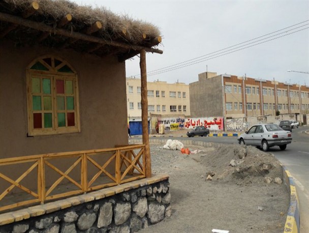 نقد مردمی بر المان ایوان روستایی در مهرشهر/ زیباسازی میدان بهتر از نصب المان