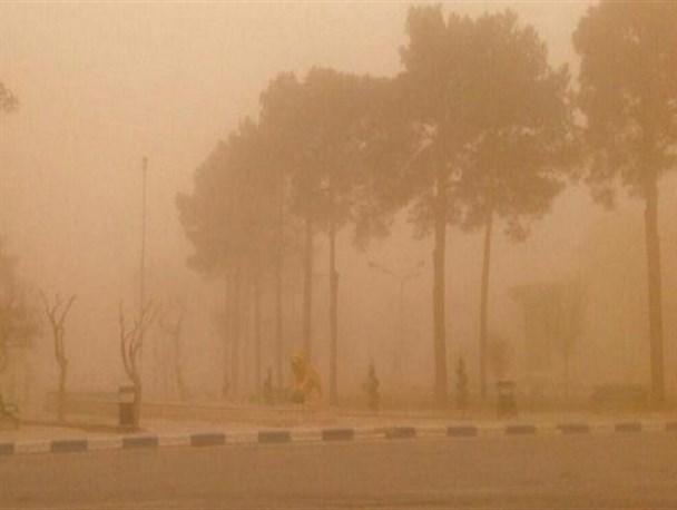 استمرار پدیده گردوغبار در لرستان، دید افقی را کاهش داد