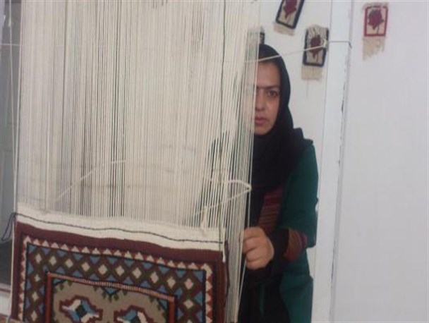 وقتی تار و پودهای قالی با شرایط سخت بیمه بافندگان و کسادی بازار فرش گره می خورد
