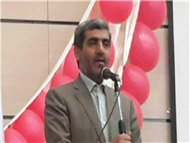 تعریف و تمجید مشکل فرهنگیان جامعه را حل نمی‌کند