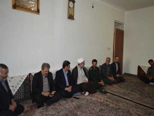دیدار مسئولین قهاوند با خانواده جانبازان و آزادگان
