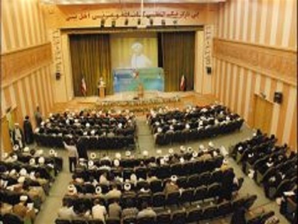 دفاع آگاهانه و منطقی از انتخاب اصلح وظیفه روحانیت است/ تبیین علل گرایش جوانان به فرَق ضالّه