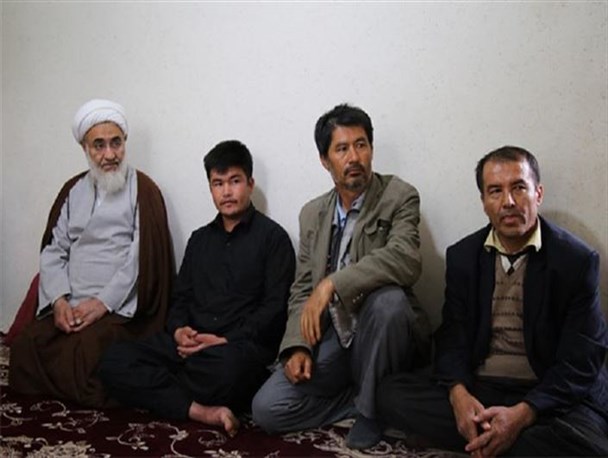 امام جمعه قزوین با خانواده شهید مدافع حرم «حسین محمدی» دیدار کرد