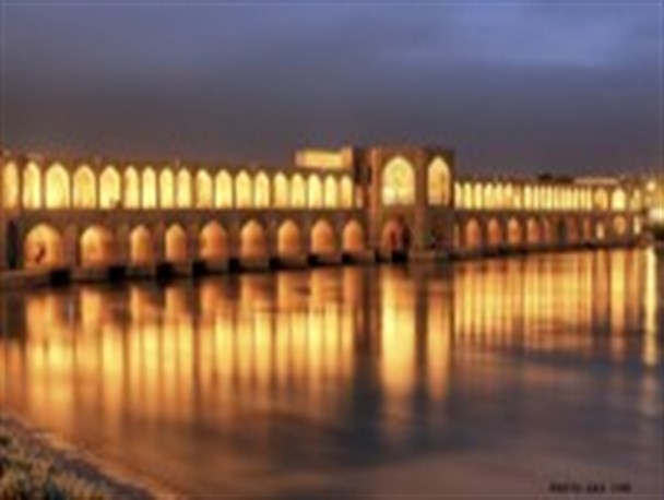 نگرش اصفهان ستیزی اصلاح شود