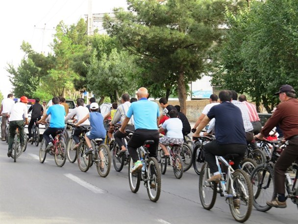 دوچرخه سواران دلیجانی پا به رکاب شدند