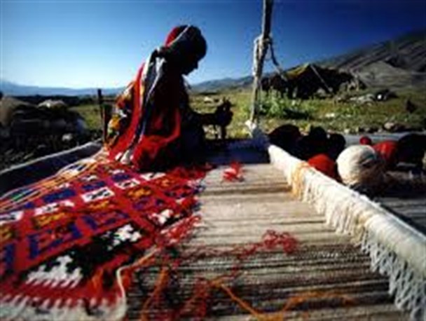 با احیاء صنایع دستی منسوخ شده در دهستان موگویی و منطقه سرخون به درآمدزائی کمک می شود