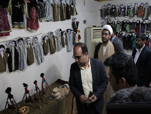 بازدید فرماندار کارون از بازارچه صنایع دستی شهرستان کارون