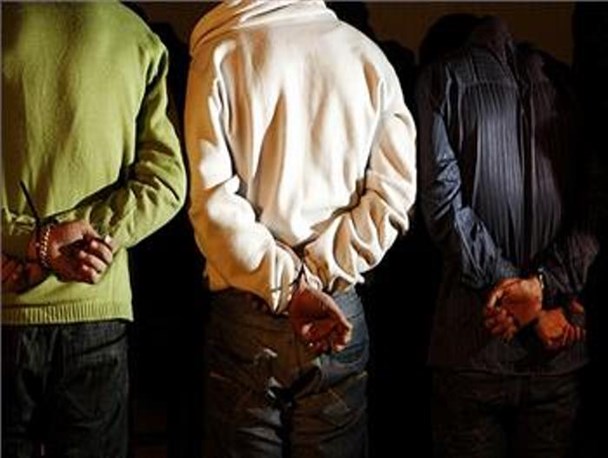 دستگیری ۳ سارق منزل در بناب با ۱۰۰ میلیون ریال لوازم سرقتی