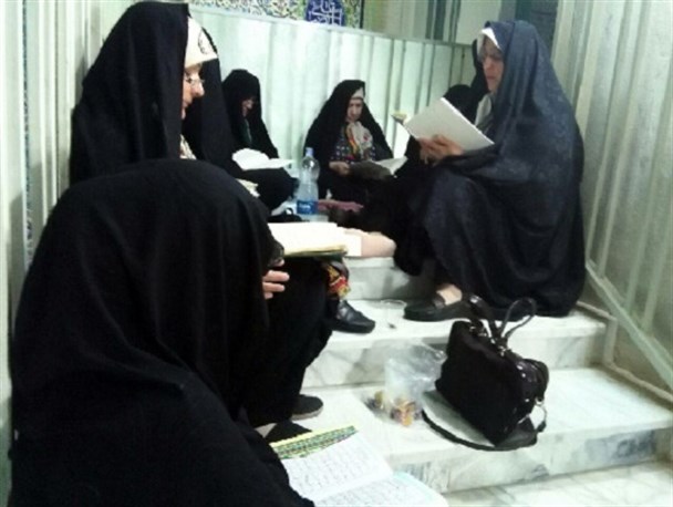 بستن در مسجد بر روی خانم ها در گرگانپارس+تصاویر