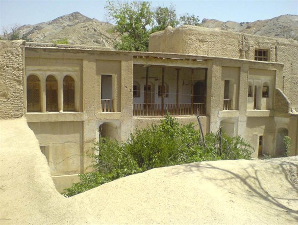 آغاز مرمت خانه عبدا... مسینایی روستای درمیان بصورت مشارکتی