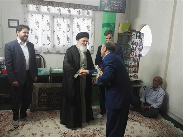 دیدار هنرمندان خوش‌ذوق باقرشهر با آیت‌الله موسوی + عکس