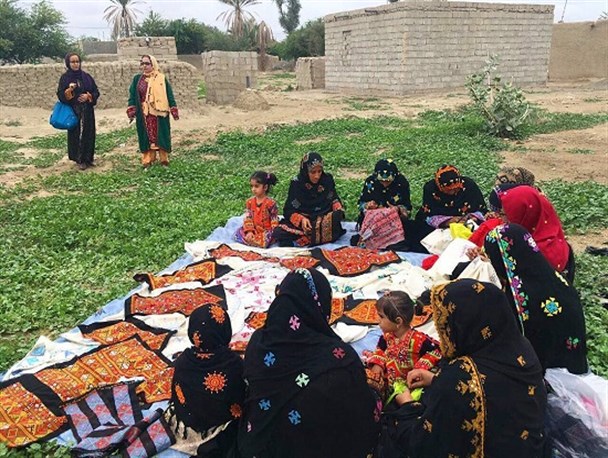 فروش اینترنتی صنایع دستی جنوب سیستان و بلوچستان / حفظ اصالت سوزن دوزی بلوچ هدف ورود به عرصه کارآفرینی