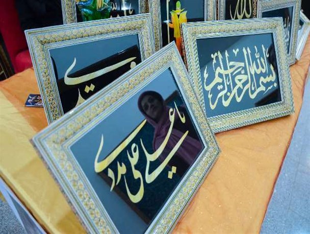 گفتگو با بانوی هنرمند خوزستانی شرکت کننده در یازدهمین نمایشگاه قرآن