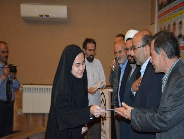 تجلیل از مقام آوران مسابقات قرآن و عترت دانش آموزی گلستان در کردکوی+تصاویر