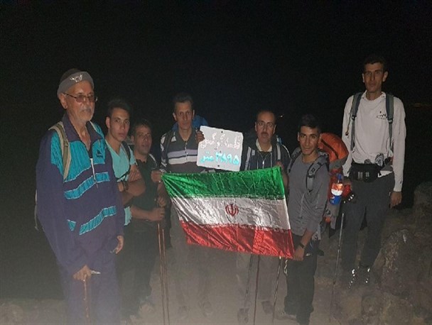 صعود کوهنوردان روزه دار شهرستان به قله کرکس