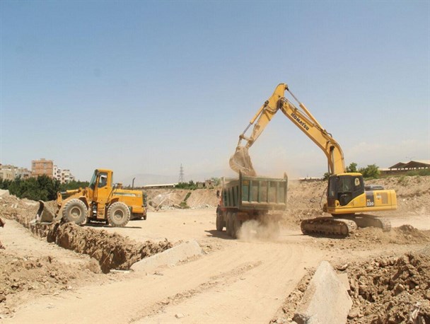 اجرای عملیات ساماندهی رودخانه سالور در بهارستان