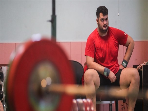 داوودی: مرادی بارها ما را شورش‌گر خطاب کرده، او قدمی برای وزنه‌برداری برنداشته/ در آستانه مسابقات گزینشی باید درباره ماکارونی با سویا حرف بزنیم!