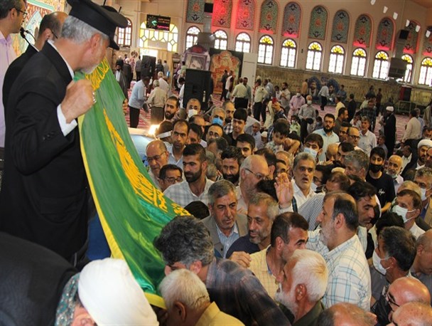 ساروی‌ها در مصلی نماز جمعه زائر پرچم امام رئوف شدند+تصاویر