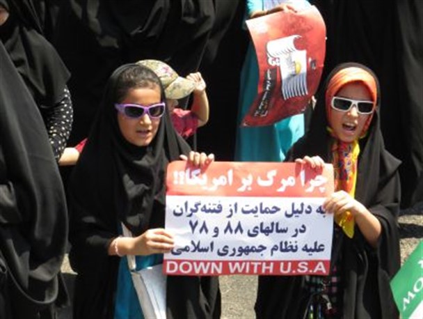 سنگر یک پارچه فریاد حمایت از فلسطین شد/طنین انداز شدن فریاد مرگ بر “آمریکا” ومرگ بر” اسرائیل “در سنگر+گزارش تصویری