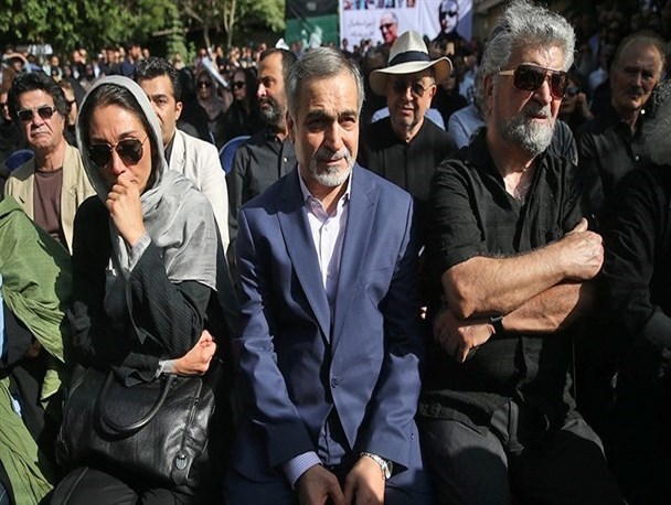 حسین فریدون در مراسم تشییع عباس کیارستمی حضور پیدا کرد