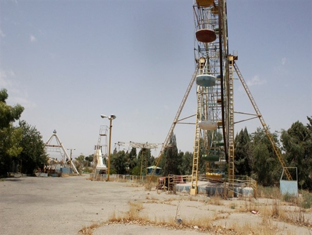 با بی توجهی مسئولان  وسایل شهربازی پارک جنگلی شهرستان قرچک از بین رفته است