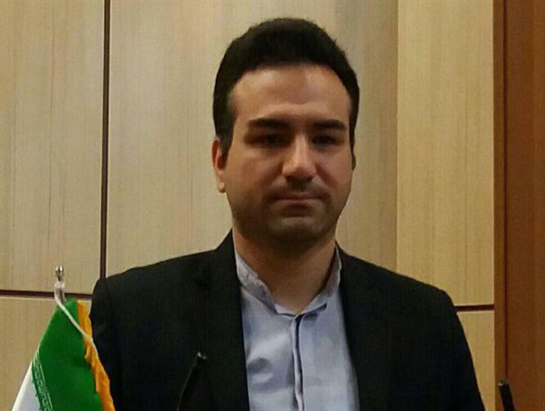 فلسفه اقتصاد در مناطق آزاد تجاری که مولد بیکاری و واردات کالای مصرفی هستند با شکست مواجه می شود/ قاچاق از مبادی غیر رسمی کشور آفت اقتصاد است