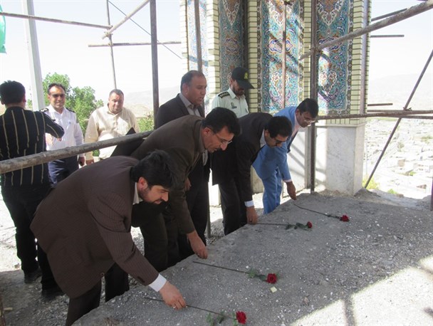 تجدید میثاق مسئولان استانی و شهرستانی با شهدای گمنام در لنده+تصاویر