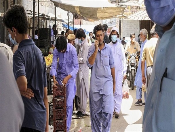 فاجعه کرونا در جنوب شرق کشور و اجرای نیم بند محدودیت ها/ بمب های کرونایی همچنان در بازارهای شلوغ زاهدان