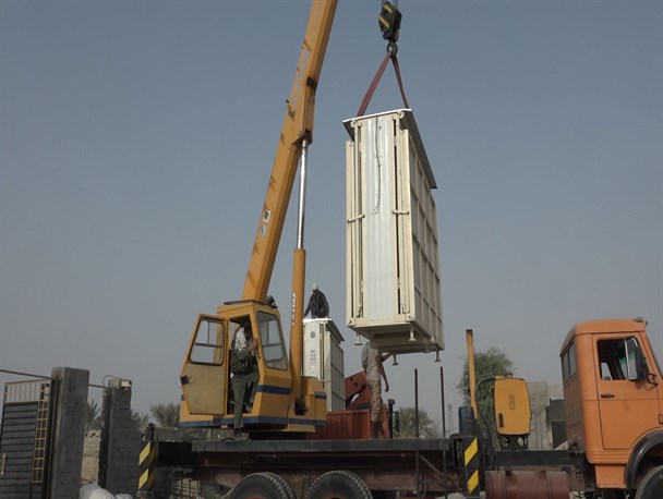 ۵۴ واحد دیگر کانکس‌های پیش‌ساخته سپاه به روستای "سایه‌خوش" هرمزگان رسید