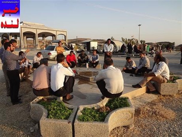 عکس/حضور اهالی فرهنگ و هنر شهرستان لنده در بارگاه مرحوم حسین پناهی