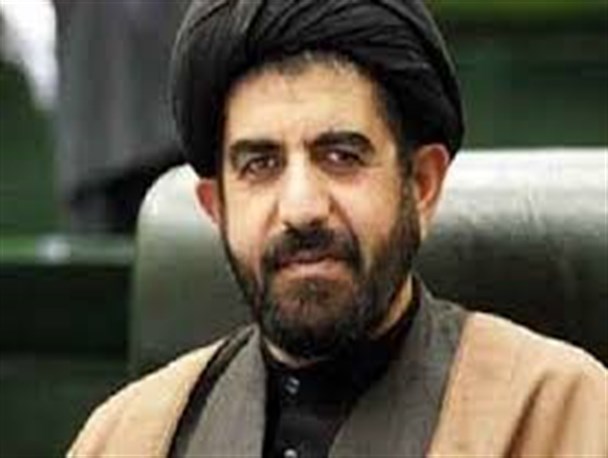 قیمت خودروها را نمی توانند پایین بیاورند بعضی از واردات خودرو را آزاد کنند