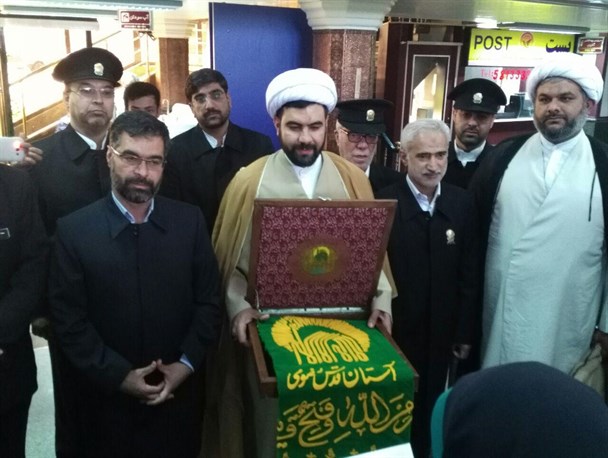 بوسه خاک دیار کریمان بر قدوم خدام رضوی / تصاویر