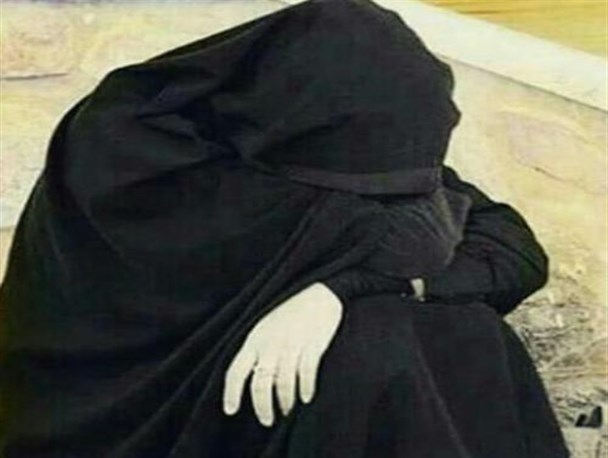 زانوهای بغل کرده در جوار شهدا/ بایدحس کنند خواهری کنارشان است