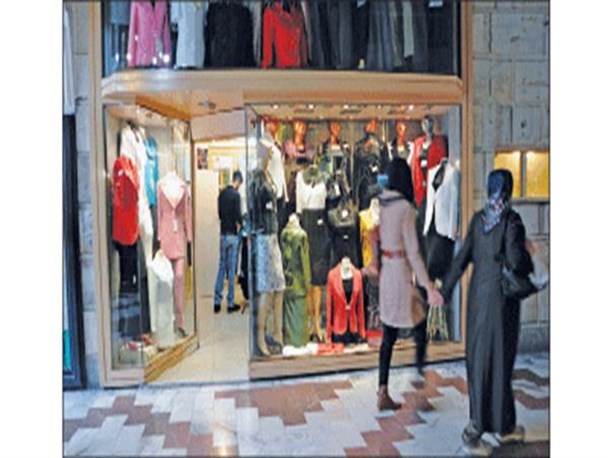 جولان سبک زندگی غربی در مراکز خرید ارومیه
