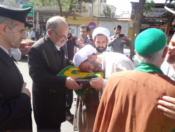 پرچم آستان قدس رضوی در مشگین‌شهر مورد استقبال قرار گرفت