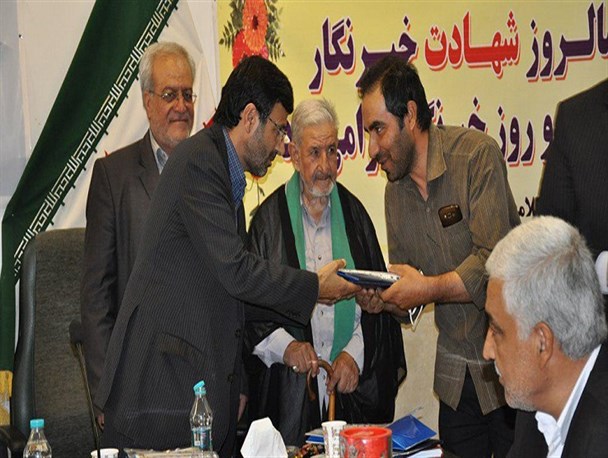 تجلیل فرماندار نطنز از خبرنگاران و اصحاب رسانه شهرستان+ تصاویر