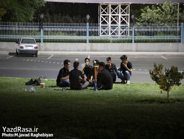 دورهمی‌های یزدی‌ها در تفرجگاه‌ها در روزهای اوج کرونا