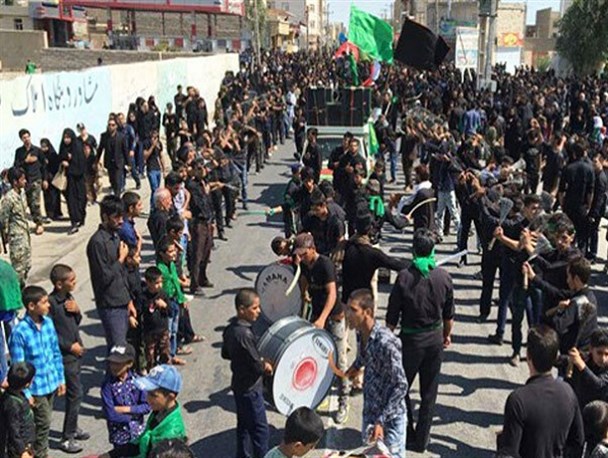 سیاه پوشان حسینی با نوحه های "بحرطویل، جوش پاوکا و شنستکا" ذکر مصیبت می کنند
