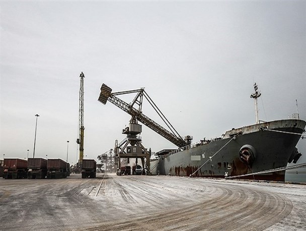 امسال ۸ میلیون تن کالای اساسی از بنادر حمل شده است