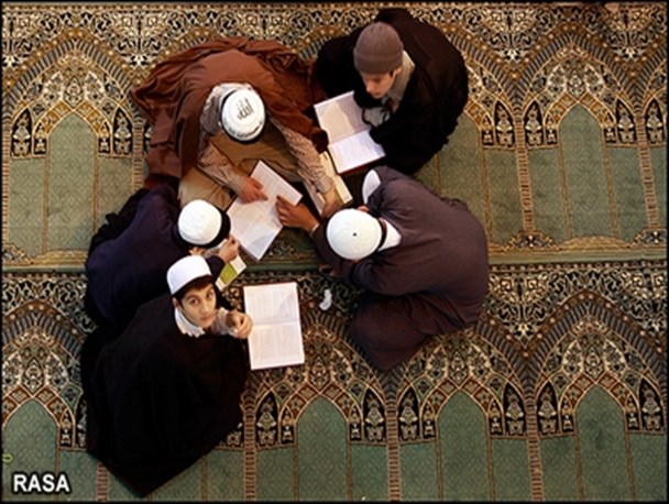 ظرفیت بالای اساتید آران و بیدگل، عامل جذب طلاب از سراسر ایران است