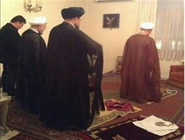 اقتدای سید حسن و روحانی به هاشمی و یک سجاده خالی ...! + عکس